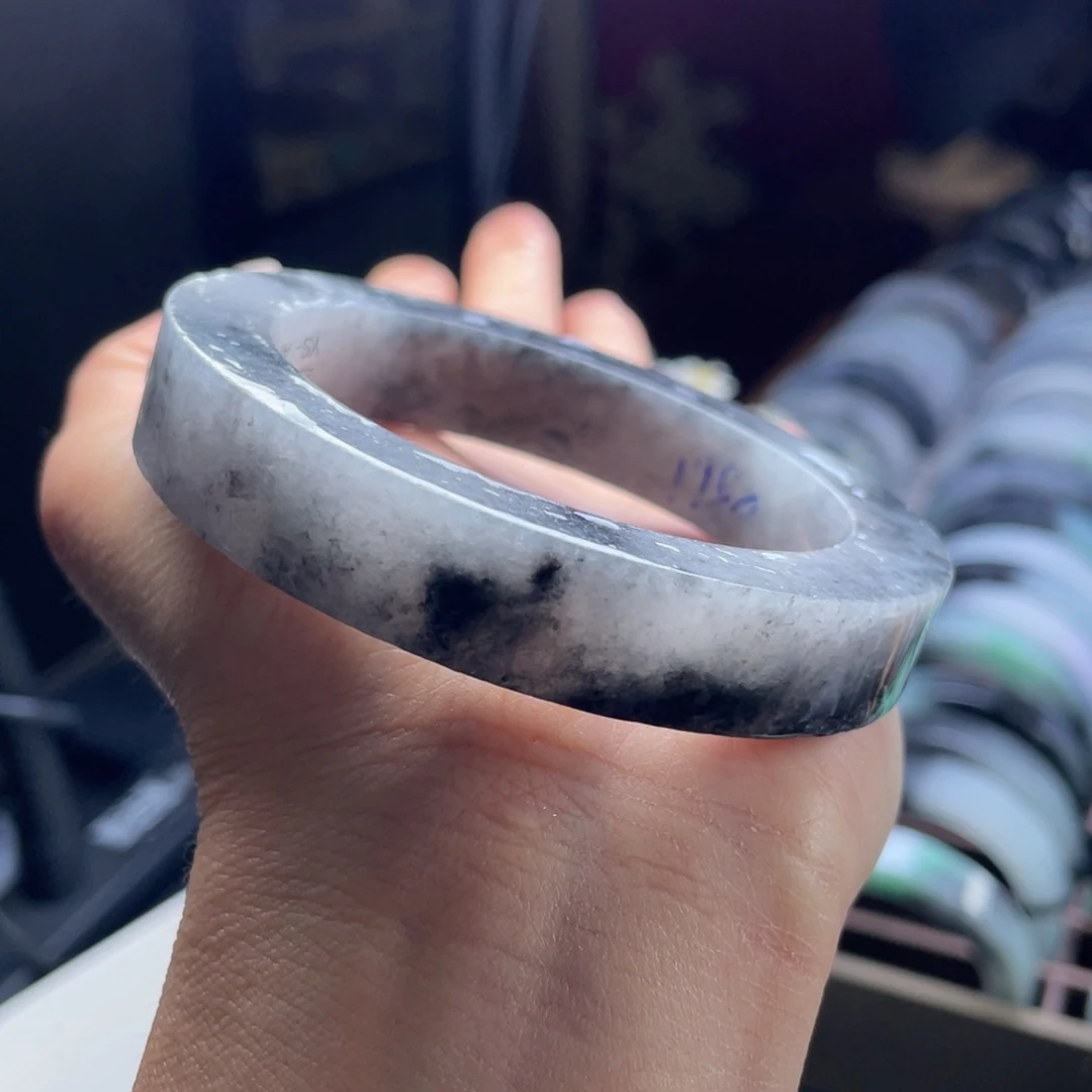 定制翡翠未镶嵌翡翠手镯