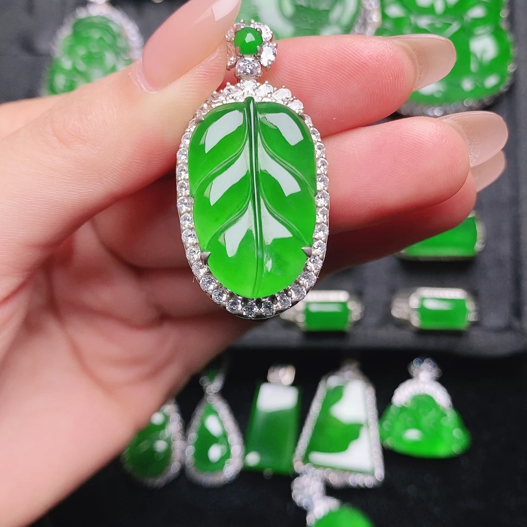 翡翠银S925镶嵌吊坠(赠链)