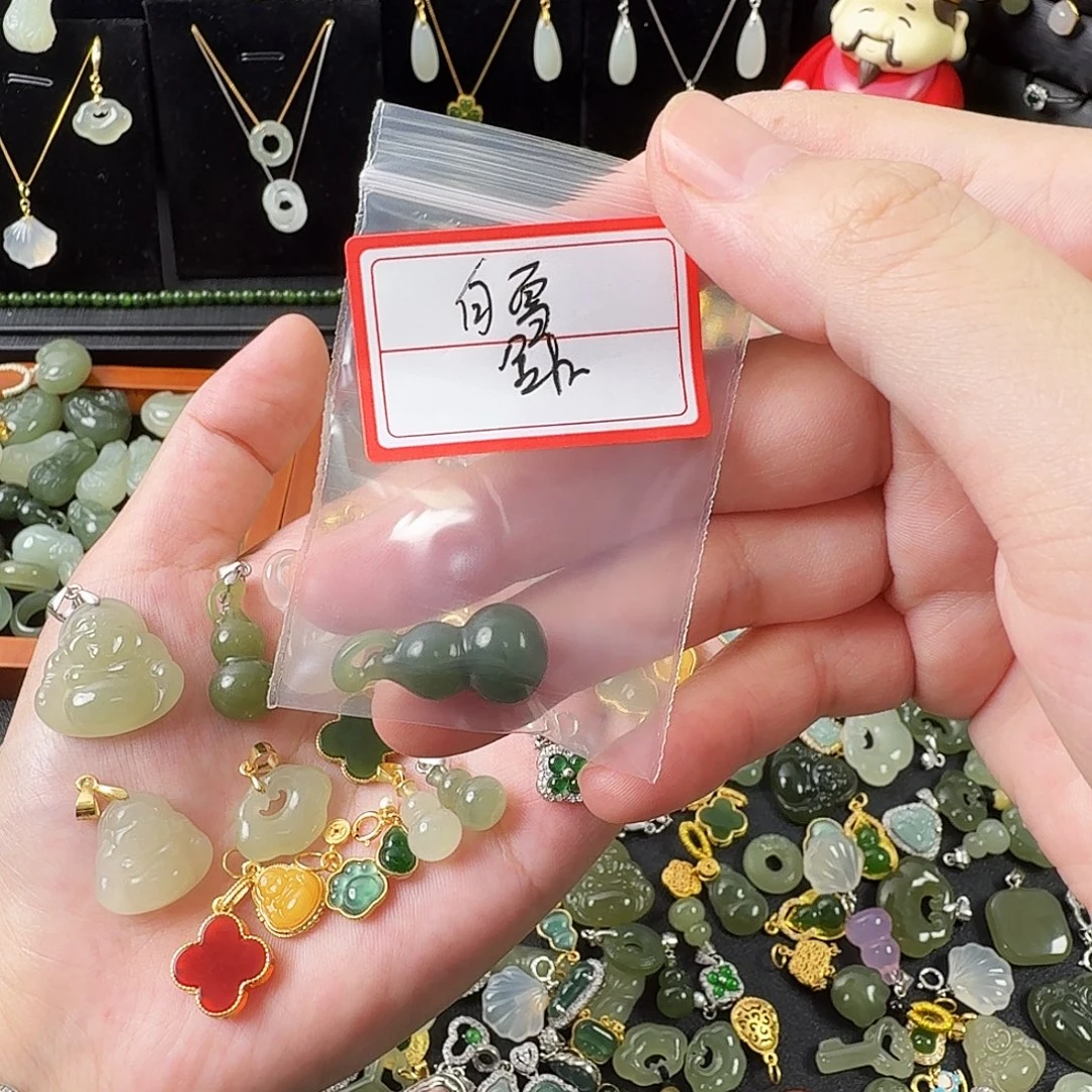 白***雪颈饰未镶嵌和田玉