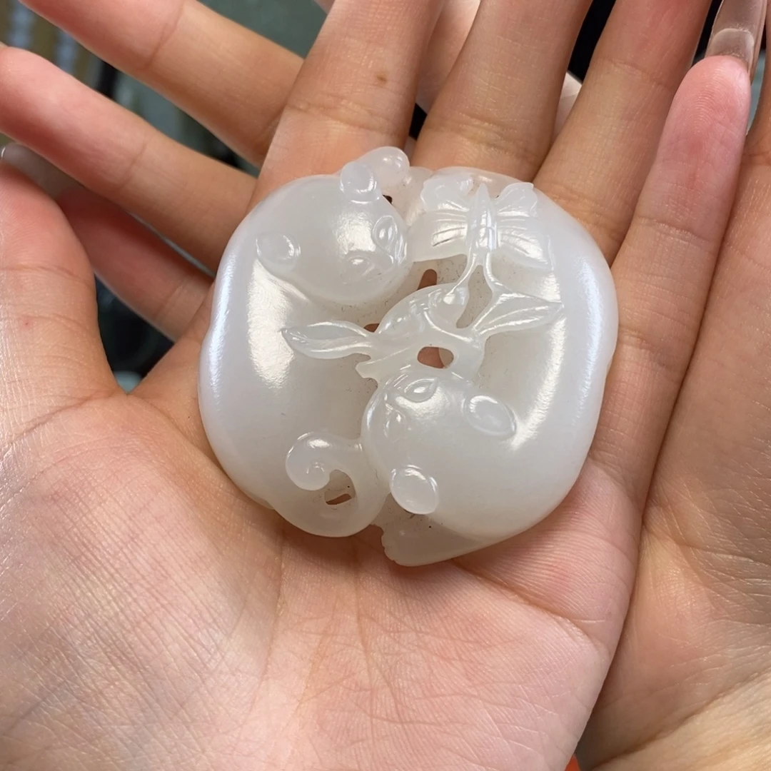 天***狼和田玉未镶嵌挂件