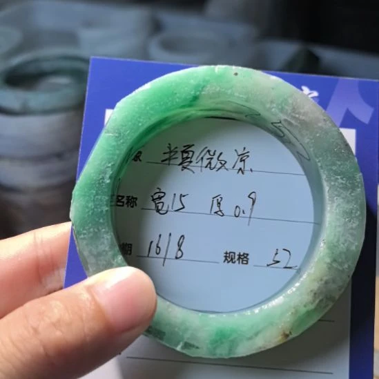 ****️石英质玉手镯未镶嵌定制