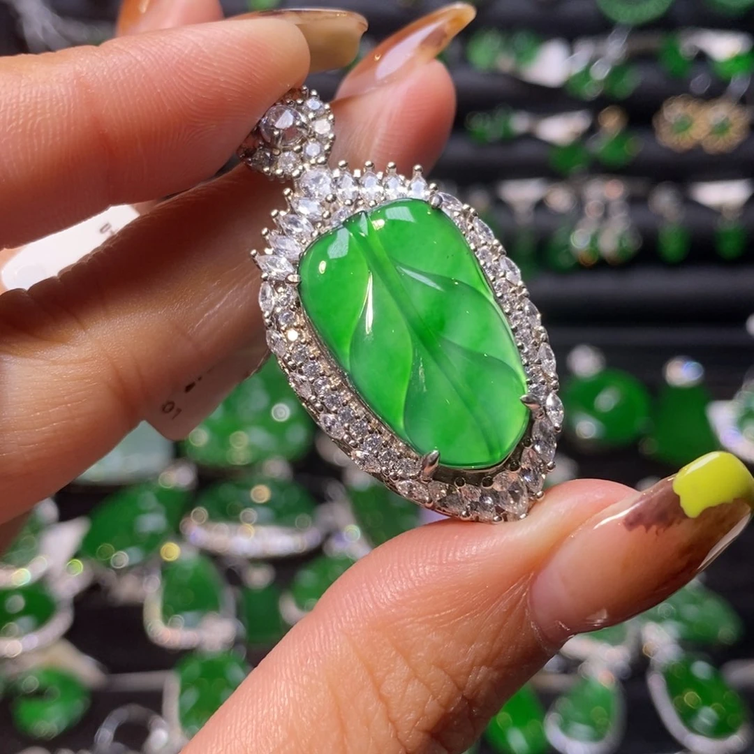 翡翠颈饰银S925镶嵌叶子吊坠