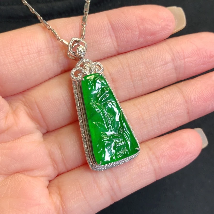 【闪购商品】颈饰18K金镶嵌翡翠山水牌