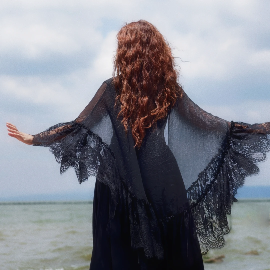 【董艺旅行穿搭】黑天鹅·蕾丝大披肩旅拍斗篷丝巾新疆西藏旅行度假