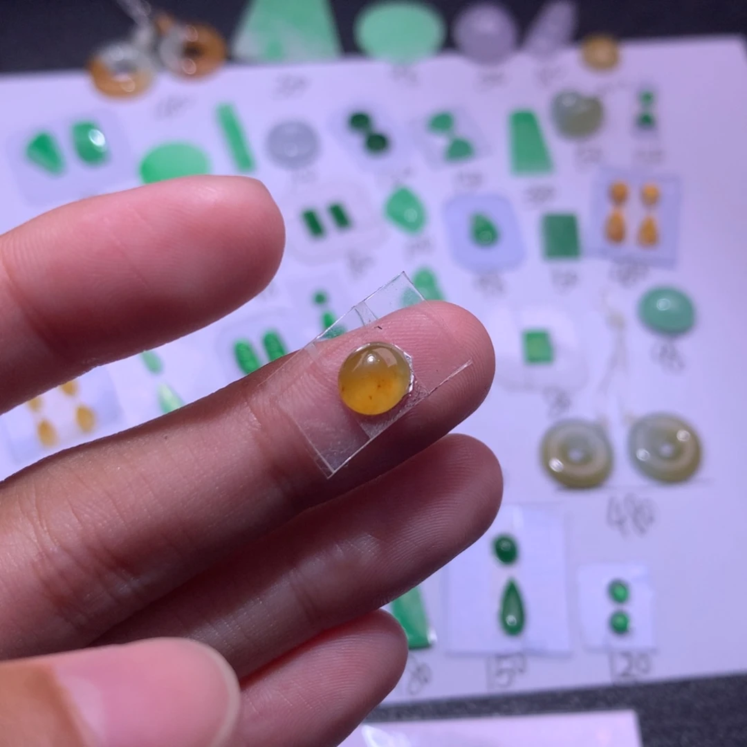 翡翠未镶嵌颈饰蛋