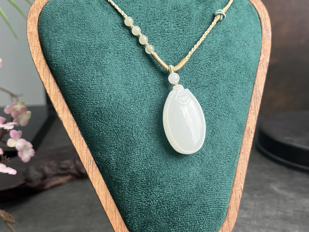 新疆和田玉老坑于阗冰羊脂水滴莲花无事牌吊坠多样性发一件