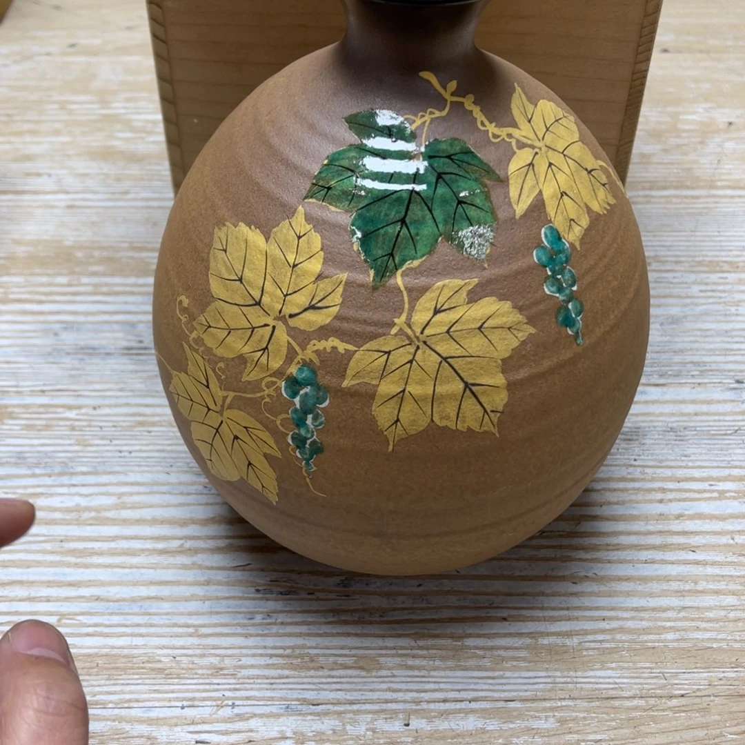 瓷片小**?密密麻麻地排列着一个