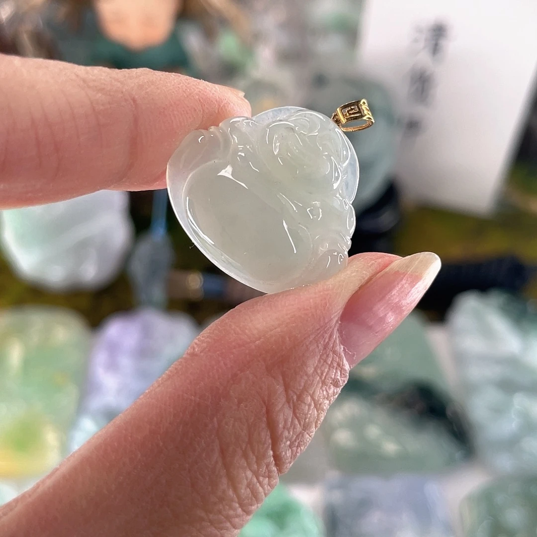 翡翠未镶嵌颈饰佛公