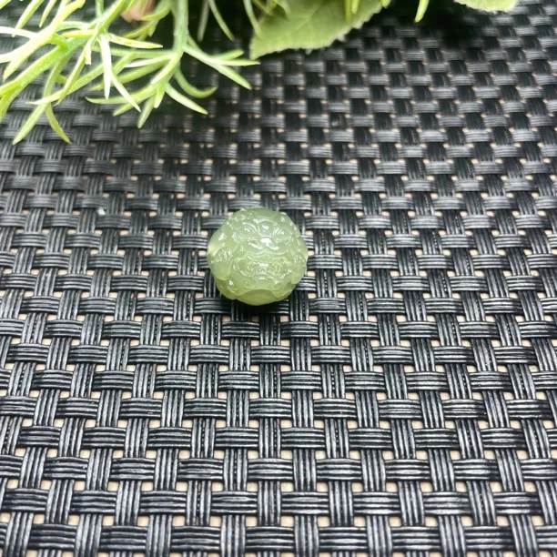 天然和田玉青海格尔木冰底湖水绿貔貅珠挂坠颈饰精美雕刻手工精雕