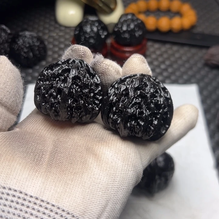 文玩核桃三角白42尺寸