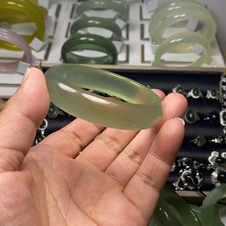 未镶嵌蛇纹石玉手镯
