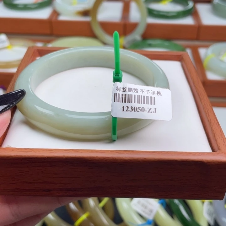 【闪购商品】未镶嵌手镯和田玉60