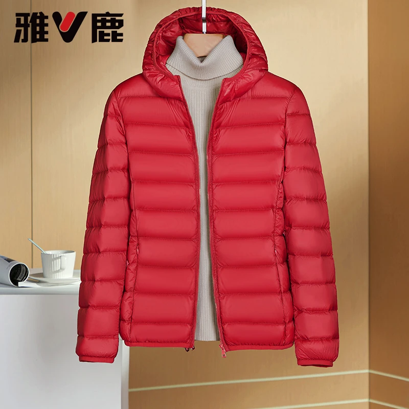 雅鹿轻薄羽绒服女短款2025年新款修身显瘦便携收纳旅行白鸭绒外套