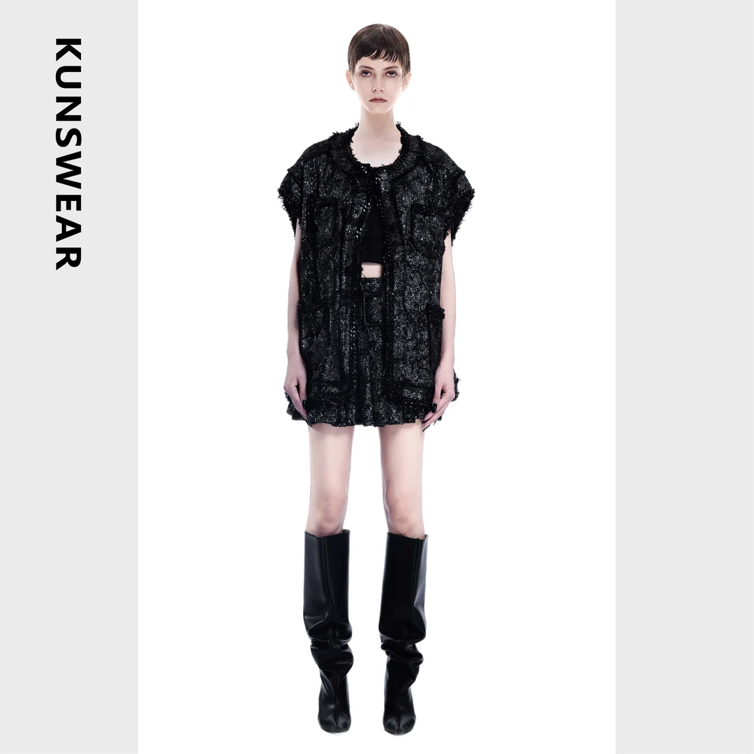 KUNSWEAR/琨丝薇尔25SP 设计感重工拼链条黑色小香马甲 832009050