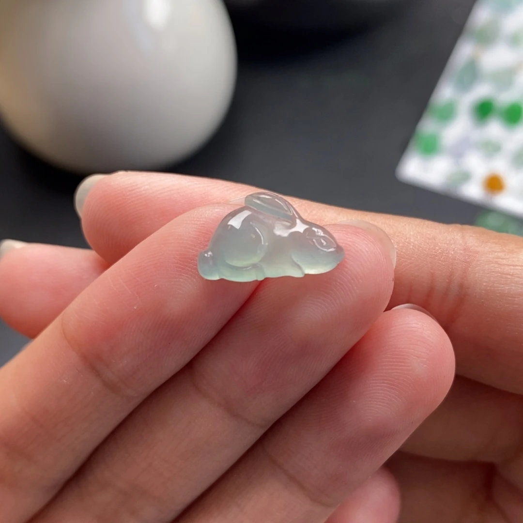 翡翠散珠晴底小兔子