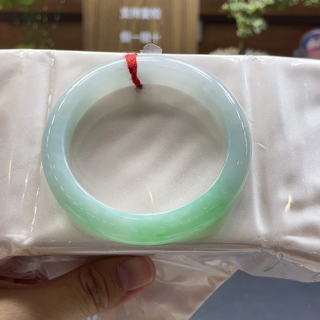 翡翠未镶嵌手镯6 号