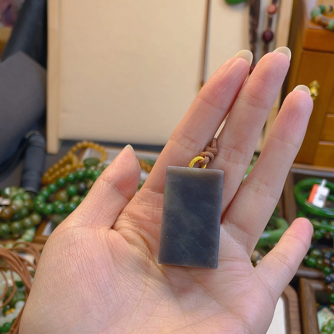 周***人和田玉未镶嵌手链