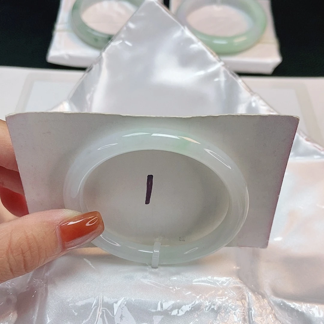 翡翠手镯未镶嵌 圆条50+ 推荐