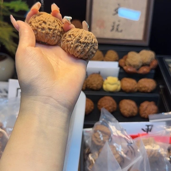 轻***羽把件文玩核桃磨盘