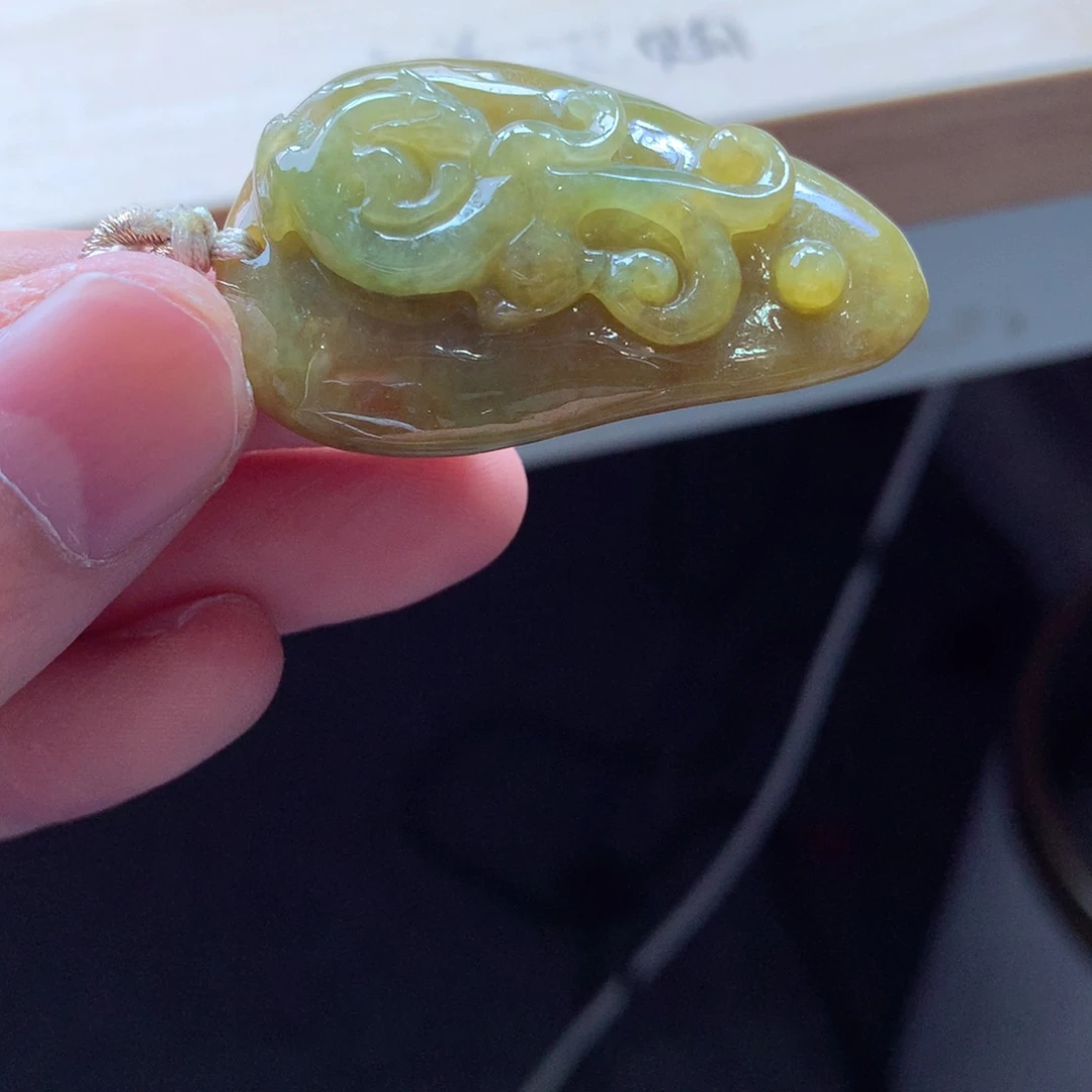 翡翠颈饰未镶嵌吊坠