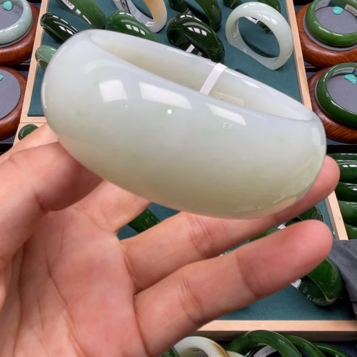 更***活未镶嵌手镯和田玉