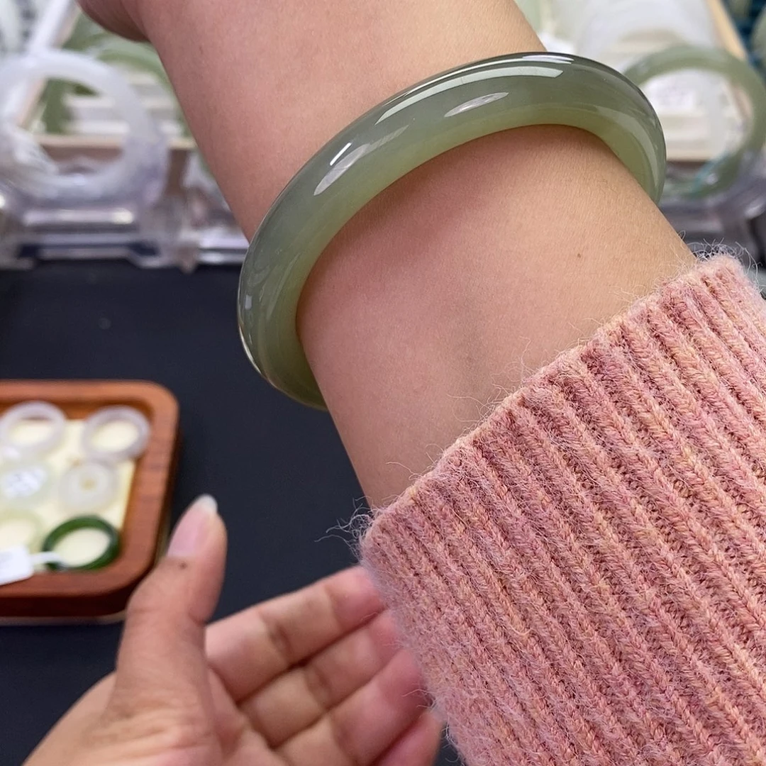 和田玉未镶嵌珠宝奇石和田玉手镯60