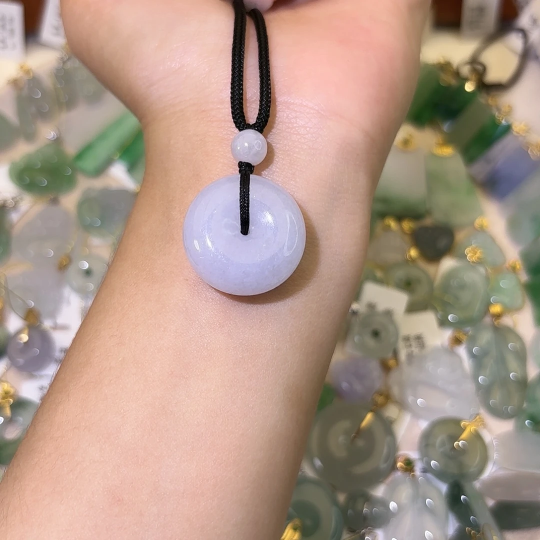 x***.翡翠未镶嵌颈饰平安扣