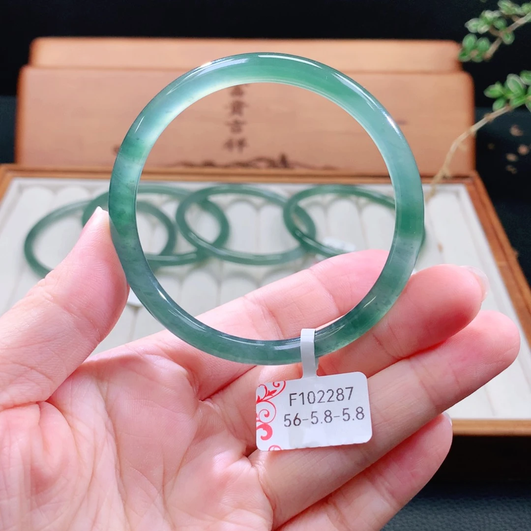 翡翠手镯（圆镯）未镶嵌