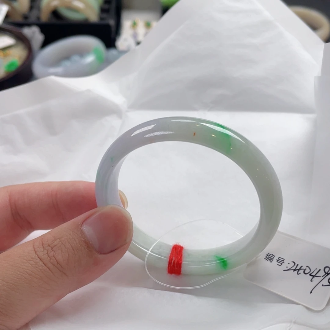 翡翠手镯未镶嵌静***?54贵妃