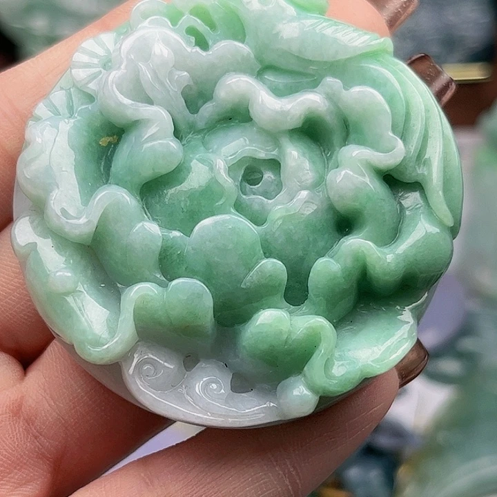 翡翠未镶嵌颈饰挂件
