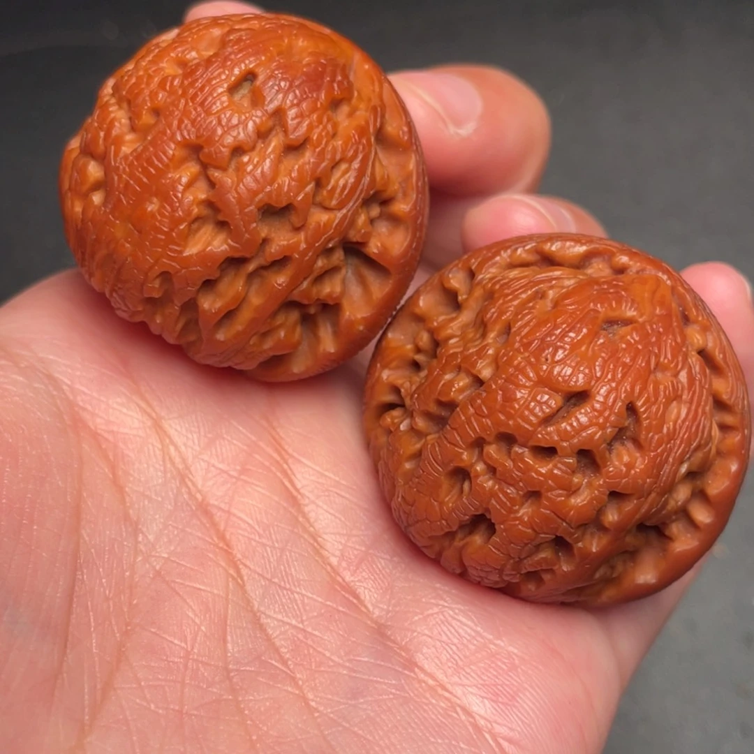 文玩核桃把件秦岭野生文玩核桃