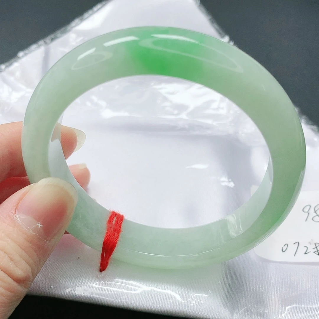 翡翠手镯未镶嵌缅甸天然A货翡翠