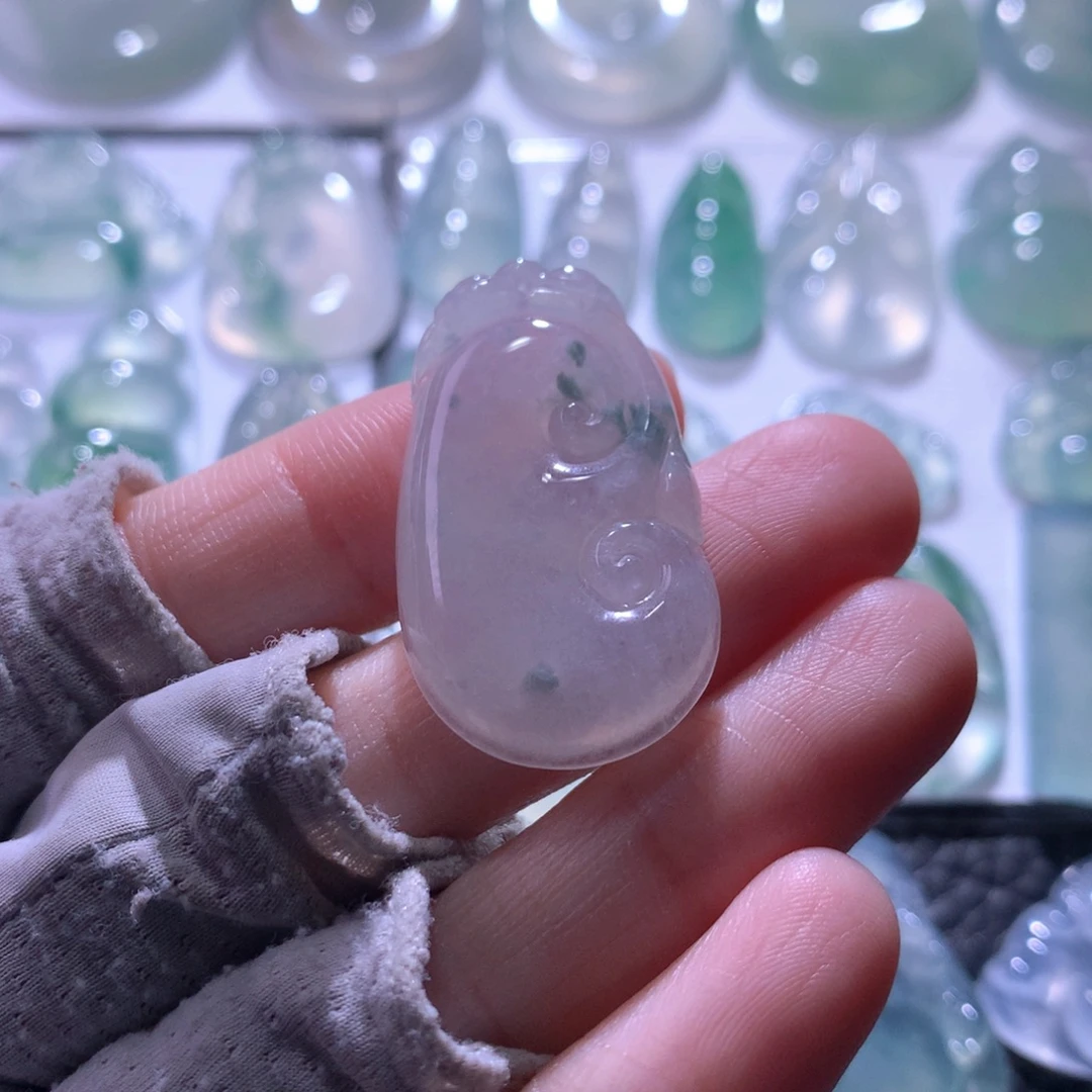 翡翠未镶嵌颈饰如意