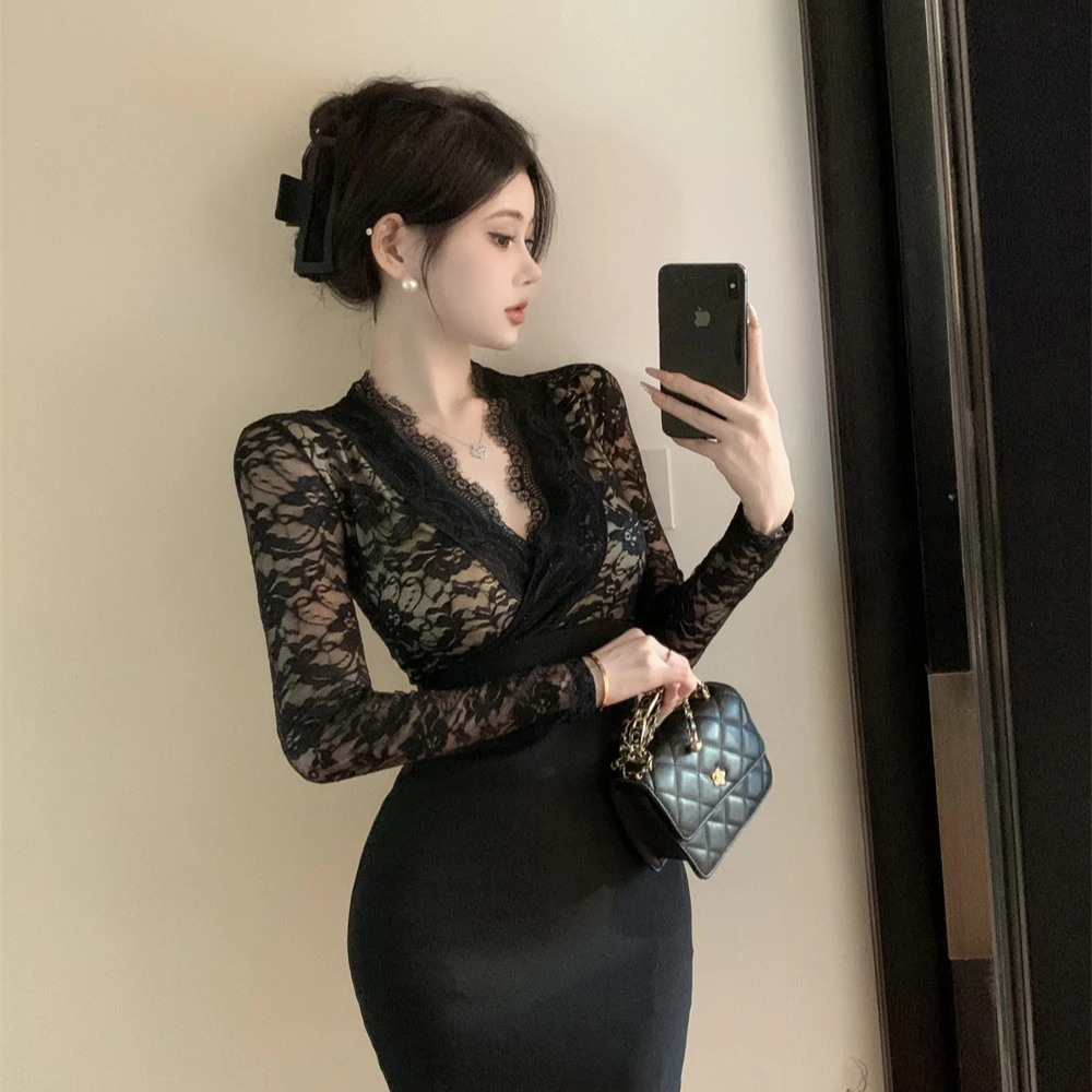 蕾丝拼接长袖v领连衣裙女早冬季成熟御姐风性感小茶歇法式连衣裙