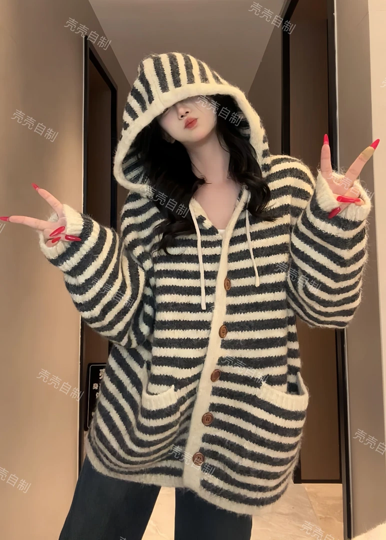 1撞色条纹连帽针织开衫女2025秋宽松慵懒风遮肉毛衣外套大码上衣