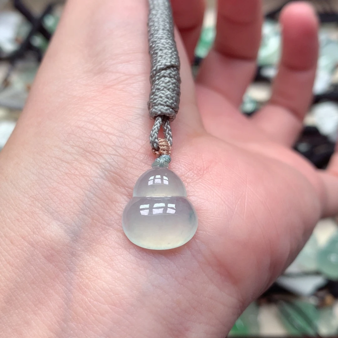 翡翠未镶嵌颈饰葫芦