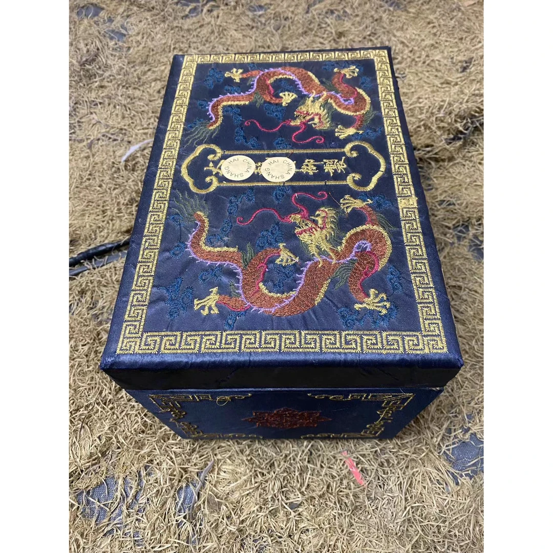 木刺绣黑箱装饰摆件（金三甄选）2