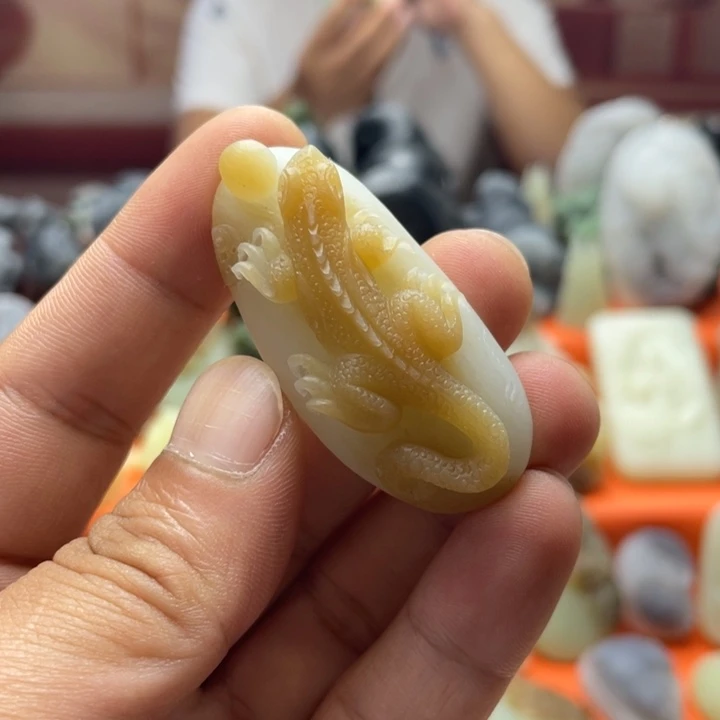 未镶嵌和田玉（糖玉）挂件
