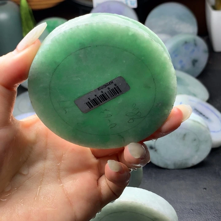 定制翡翠未镶嵌手镯