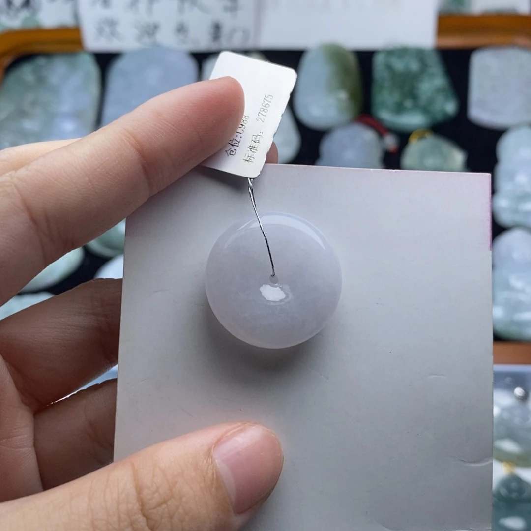 翡翠颈饰未镶嵌平安扣