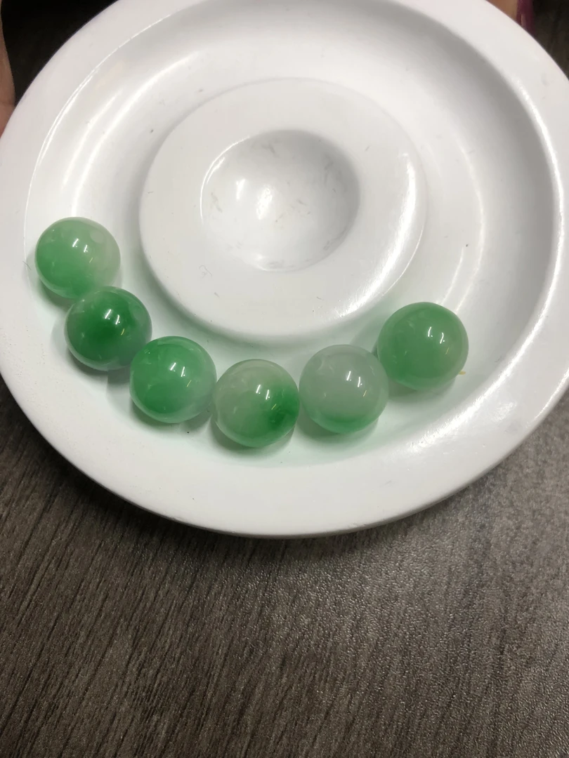 卡12➕飘绿翡翠散珠一颗/多样性发货