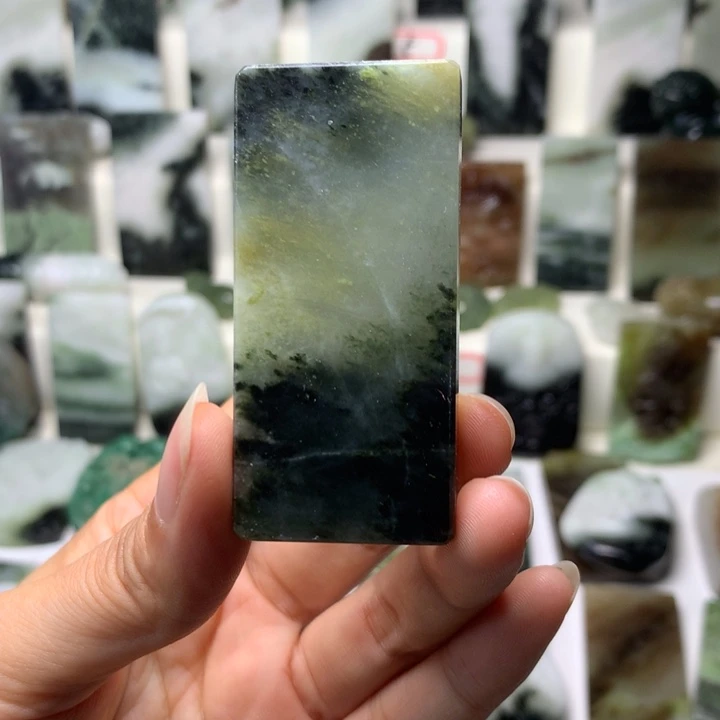 独山玉未镶嵌颈饰