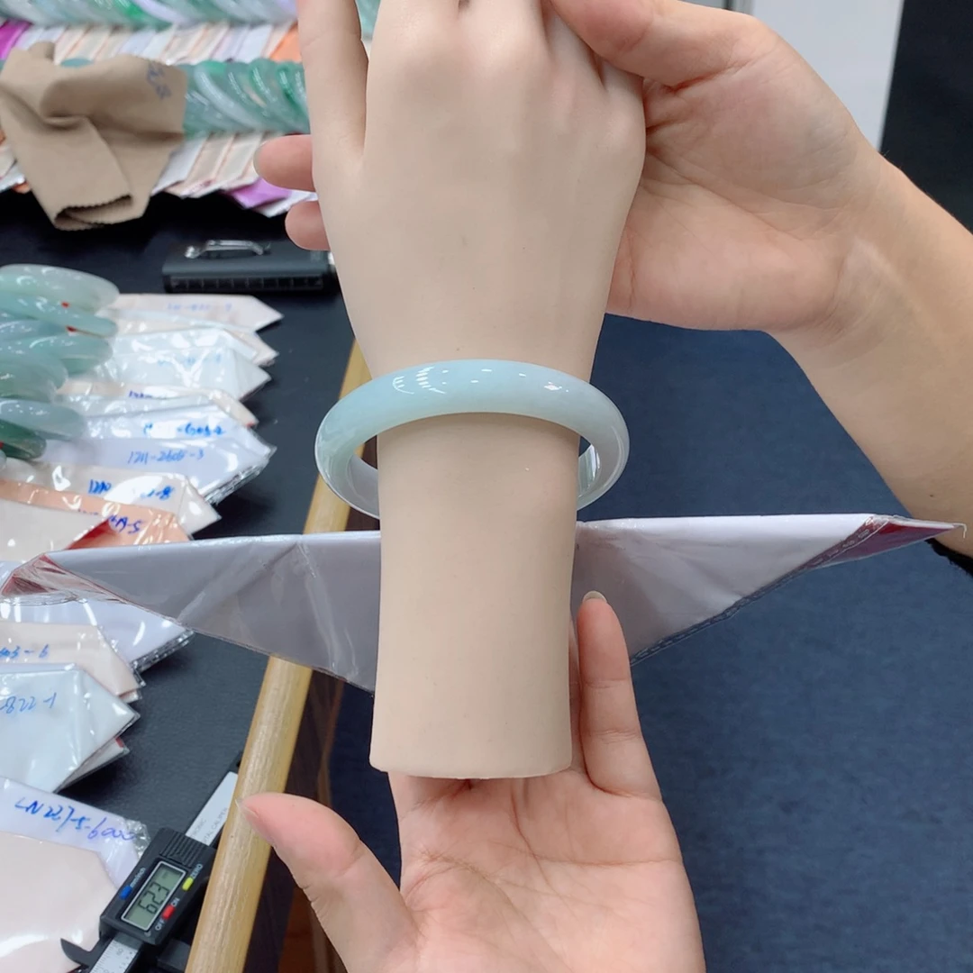 翡翠未镶嵌手镯48小时