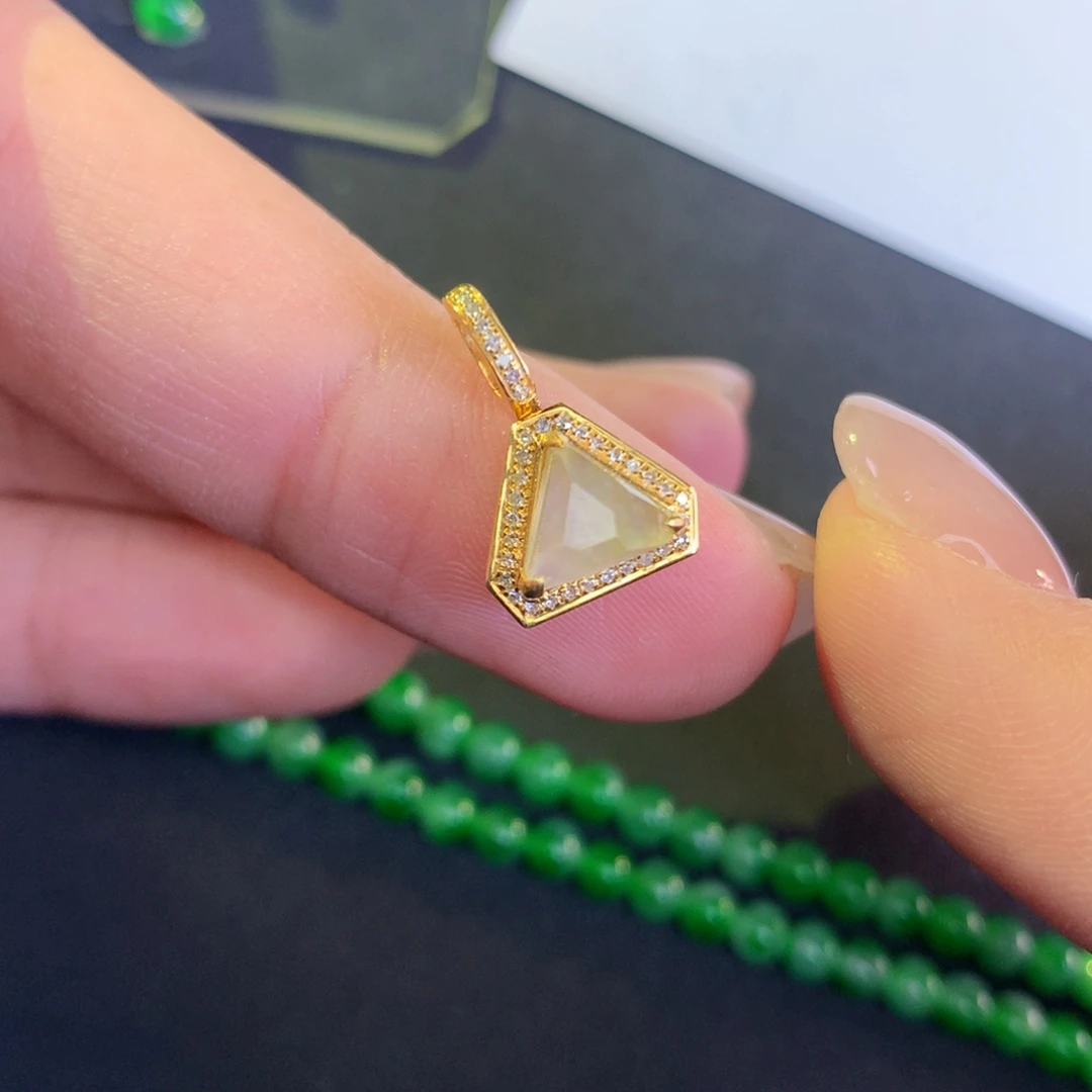 翡翠裸石15.03-10.23-7.6