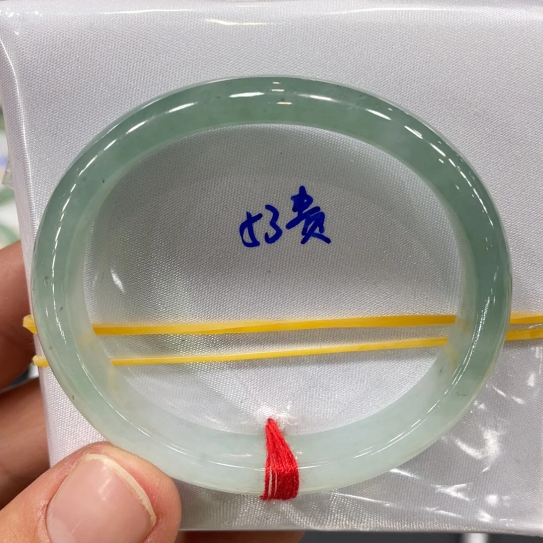 翡翠手镯未镶嵌翡翠