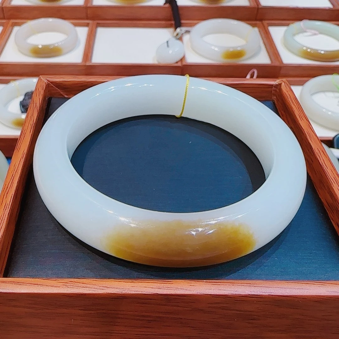 和田玉手镯未镶嵌糖白60