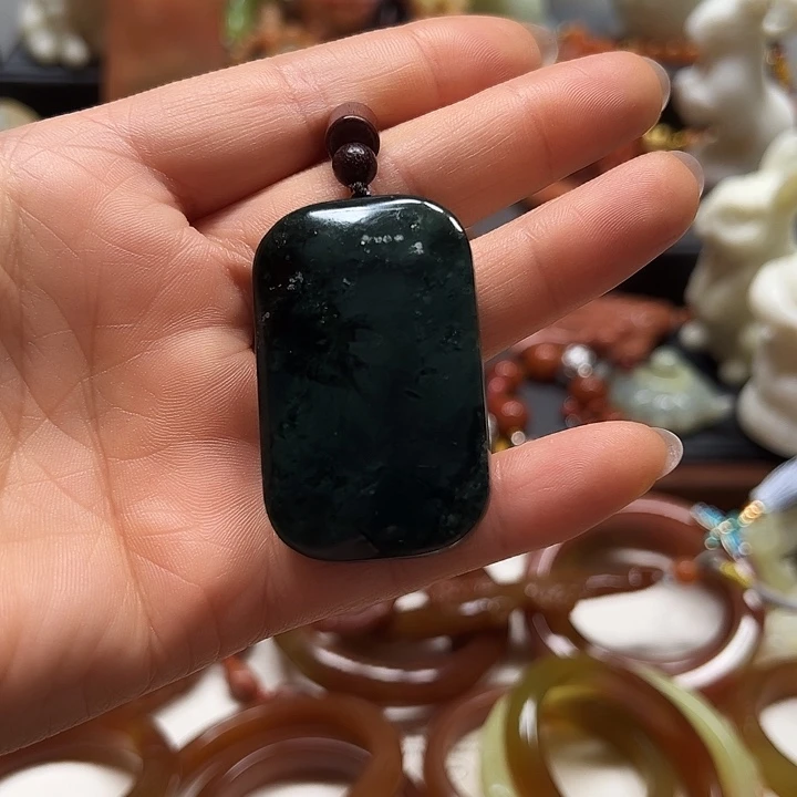 蛇纹石玉吊坠未镶嵌