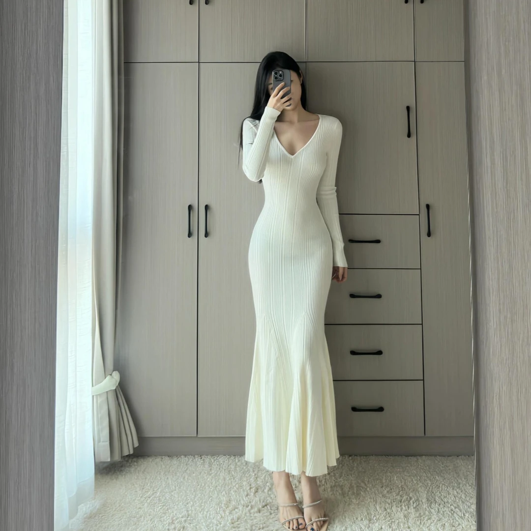 法式高级感V领长袖针织连衣裙女入秋新款气质御姐收腰鱼尾长裙