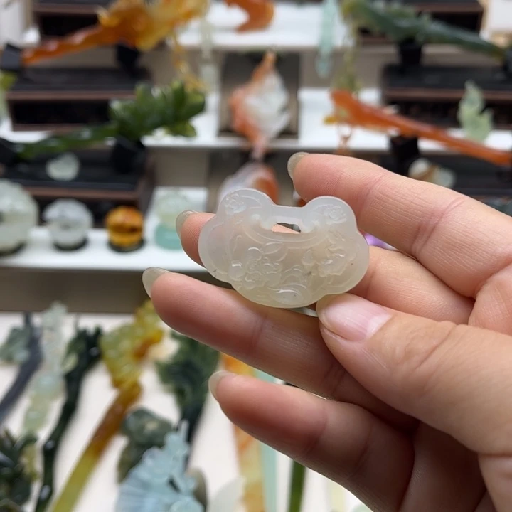 蛇纹石玉未镶嵌岫玉挂坠