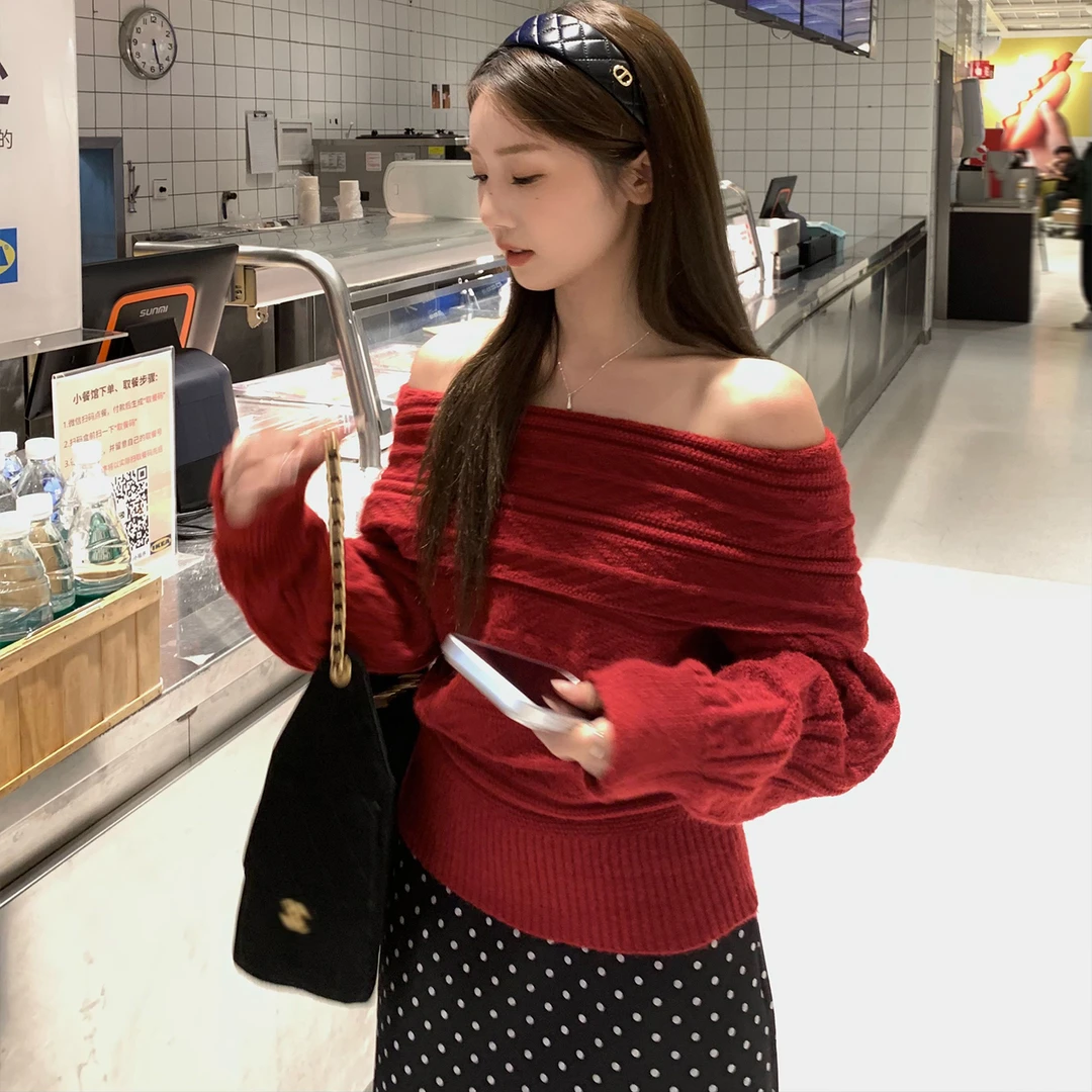 乌77韩系一字领绞花毛衣女2025新款冬温柔风收腰显瘦露肩针织上衣